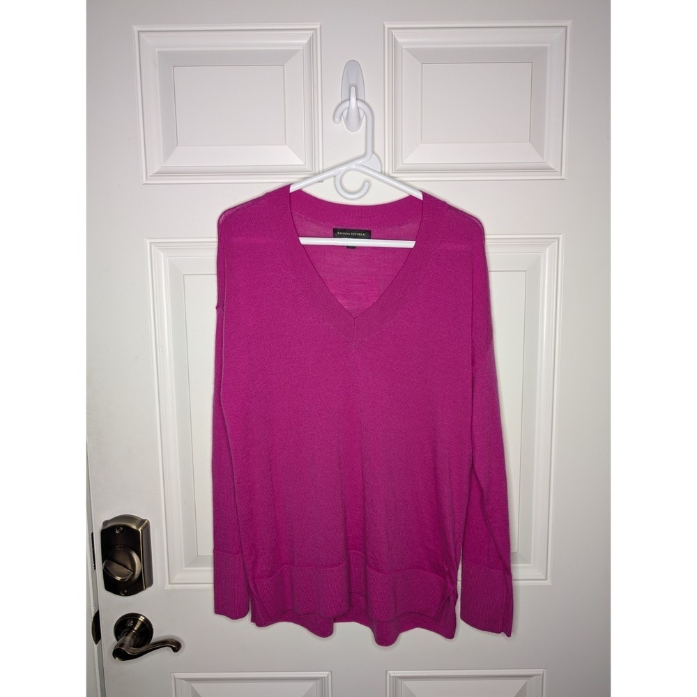 Banana Republic Pink Women's Size Small V-Neck Long Sleeve Merino Wool Sweater - Picture 2 of 7